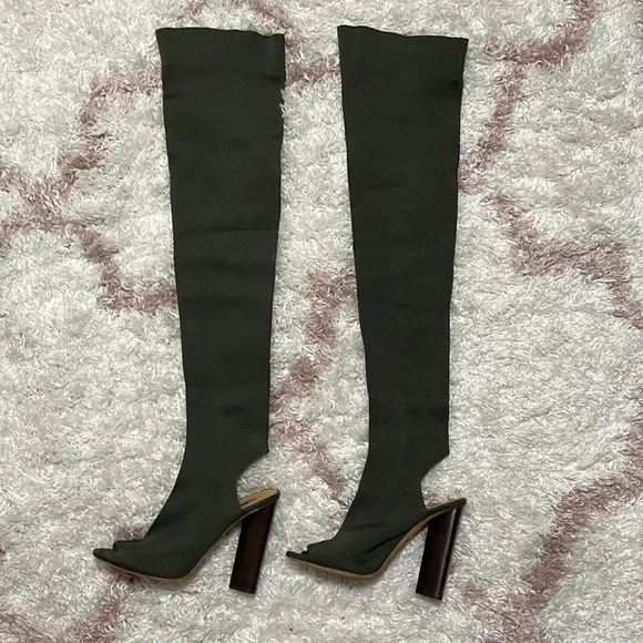 Yeezy boots deals 36